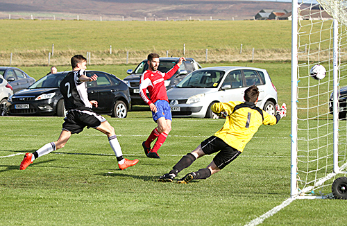 Damien Sutherland struck in the seventh minute to give Orkney the perfect start.
